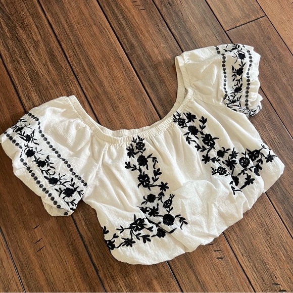American Eagle Embroidered Crop Top Off Shoulder Festival Boho Small White - Picture 3 of 10
